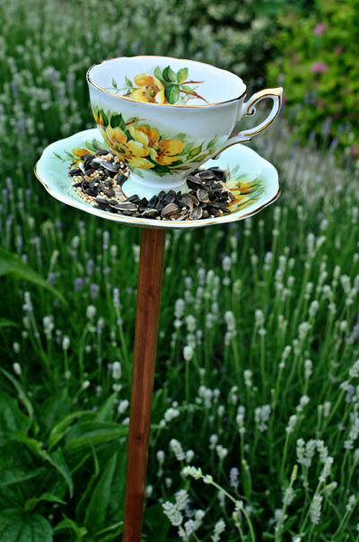 vintage teacup birdfeeder garden art - recycle upcycle reprupose backyard | bexbernard.com