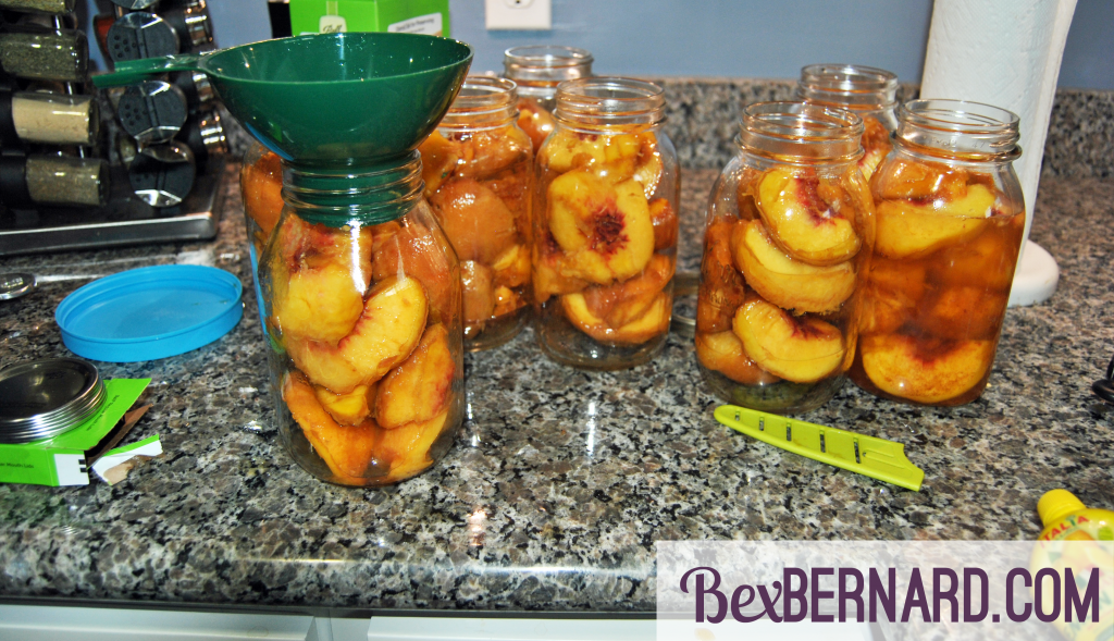 how to can fresh peaches in a water bath canner with mason jars. canning, food preservation | bexbernard.com
