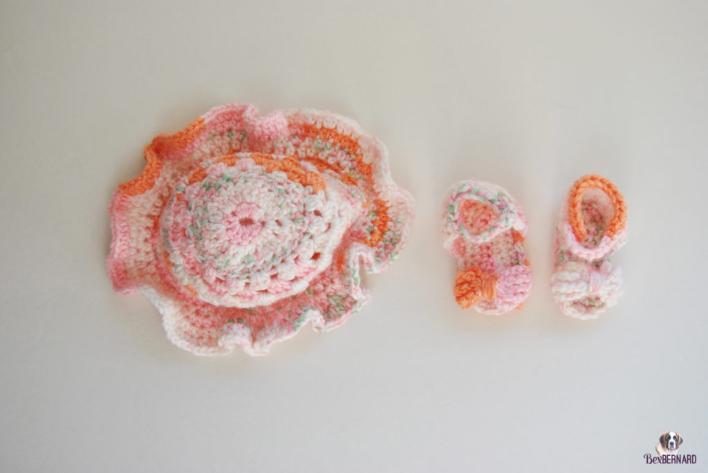 Pink and orange knitted hat and sandals. Homemade baby shower gift | bexbernard.com