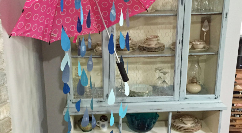 Umbrella and raindrops. Homemade baby shower decorations | bexbernard.com
